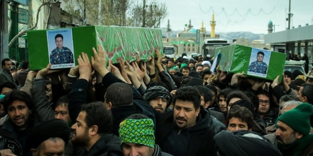 Foto: Askeriyeyn Türbesi Savunucusu Üç Şehid, Meşhed Şehrinde Toprağa Verildi…