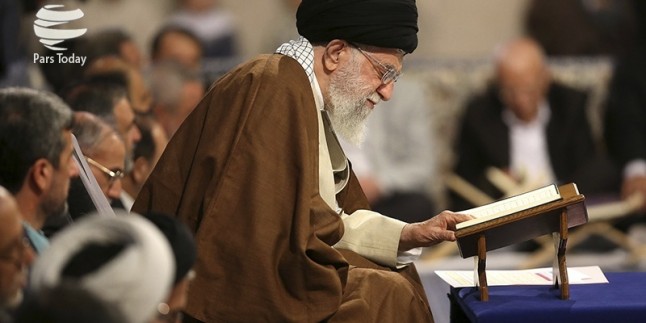 Dünya Müslümanlarının ve Mustaz’aflarının Önderi: İslam ebedî bir dindir ve dolayısıyla Kuran da ebedî olacaktır