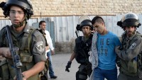 İsrail 15 Filistinliyi gözaltına aldı