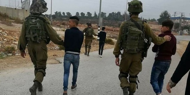 Siyonist İşgal Güçleri Nebi Salih’te Filistinli Üç Çocuğu Gözaltına Aldı ​ ​