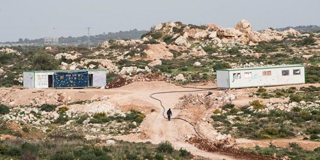 Yahudi Yerleşimciler Filistinlilere Ait Arazilere Konteynır Evler Yerleştirdi