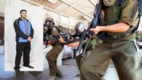 Filistinli Bir Esir İsrail Polisini Bıçakladı