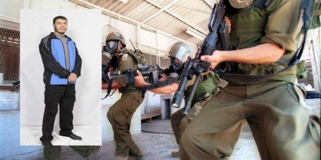 Filistinli Bir Esir İsrail Polisini Bıçakladı