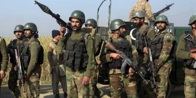 Pakistan’da sınır muhafızlarına silahlı saldırı : 5 ölü