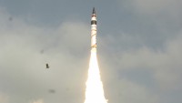 Hindistan nükleer kapasiteli Agni-IV füzesini başarıyla test etti
