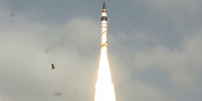 Hindistan nükleer kapasiteli Agni-IV füzesini başarıyla test etti