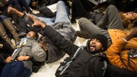Londra’da Eric Garner İçin Düzenlenen Prostesto Gösterilerinde 80 Eylemci Göz Altına Alındı…