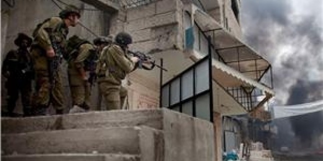 Filistinli Esirin Evini Basan Siyonist İşgal Askerleri Ailesinin 70 Bin Şikel Parasına El Koydular…