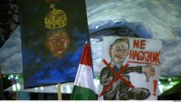 Macaristan’da halk yine meydanlarda