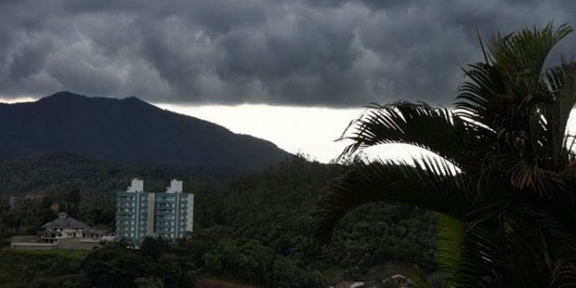 Brezilya’da Etkili Olan Fırtına Nedeniyle 800 Bin Ev Elektriksiz Kaldı…