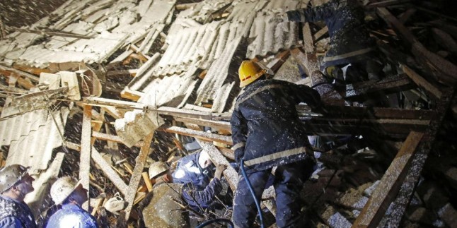 Bosna’da heyelan evleri yıktı