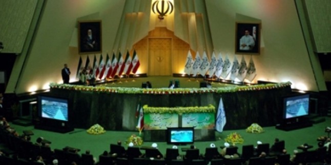 İslami Şura Meclisi temsilcileri, İran halkını 22 Behmen zafer yürüyüşüne coşkulu ve yoğun katılımından dolayı takdir etti…