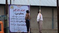 İran’da 2 Tecavüzcü Halka Açık Alanda İdam Edildi…