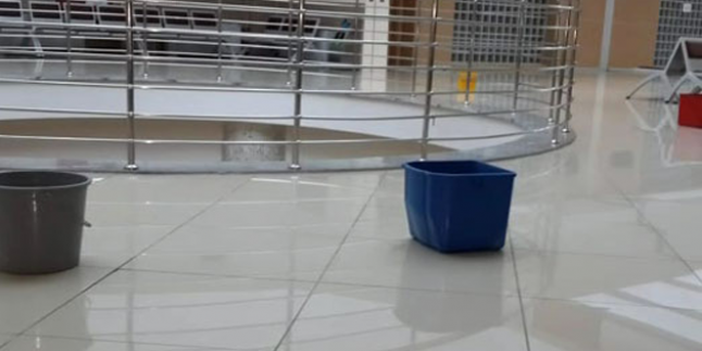 Anadolu Adalet Sarayı’nın Tavanından Sızan Yağmur Suyuna Kovayla Önlem Alındı…