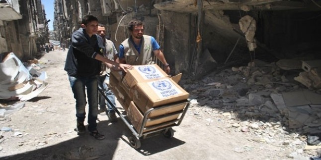 Suriye’nin Yermük Semtinde 60 Bin İnsani Yardım Paketi Dağıtıldı…