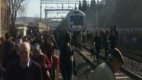 İsviçre’de İki yolcu treni çarpıştı: 50 yaralı…