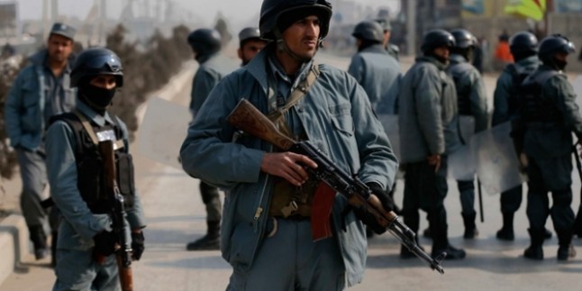 Taliban’dan polise ekibine saldırı…