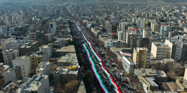 İran’da 5000’den fazla noktada devrim kutlamaları yapıldı