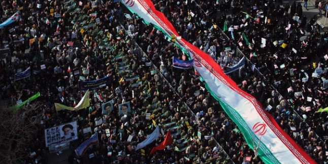 Foto: Ülkenin Dört Bir Yanında Devrim Kutlamaları Sürüyor…