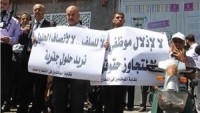 Memurlar, Gazze’de Uzlaşı Hükümetini Protesto İçin Yürüyüş Düzenledi…