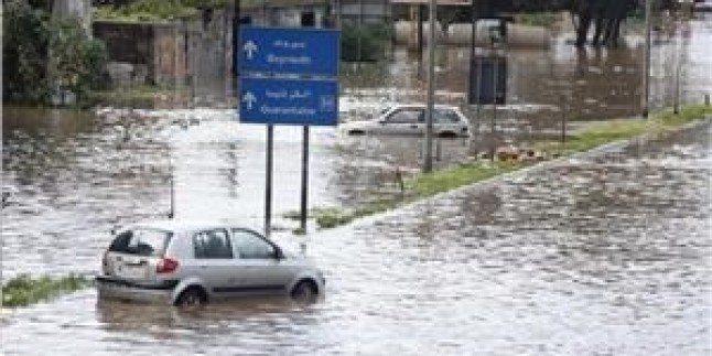 Güney Lübnan’da Sel Suları Filistinli Mültecilerin Evlerine Girdi…