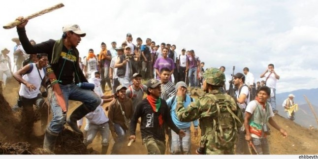 Kolombiya Ordusu Nasa Yerlilerine Var Gücüyle Saldırıyor.