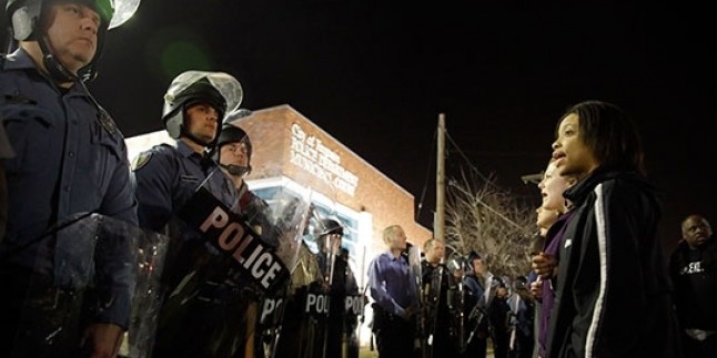 ABD’nin Ferguson kentinde polise ateş açıldı