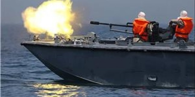 Siyonist İsrail donanması, Filistinli balıkçı teknelerine otomatik silahlarla saldırdı