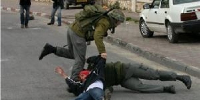 İşgal Güçleri Batı Yaka ve Kudüs’te 21 Filistinliyi Gözaltına Aldı.