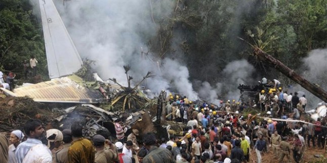 Hindistan’da askeri uçak düştü
