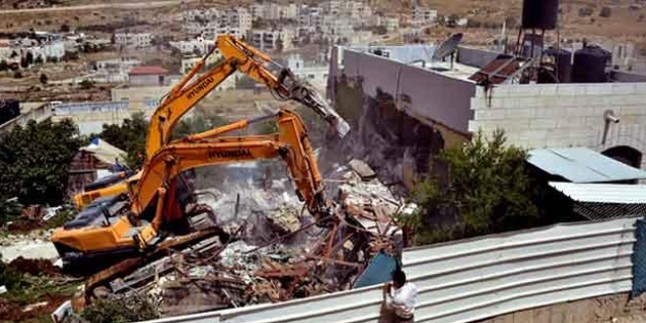 İsrail, Filistinlilerin barakalarını yıktı.