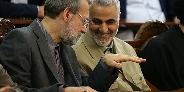 Foto- Kasım Süleymani İran Meclisinde; Yemen Halkına Modern Silahlarla Diz Çöktüremezsiniz