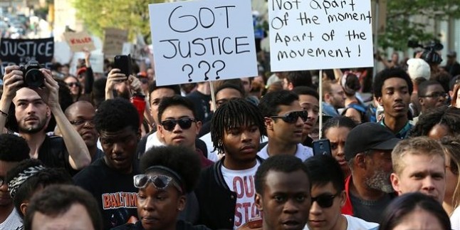 ABD’de Katil Polislere Karşı Gösteriler Sürüyor