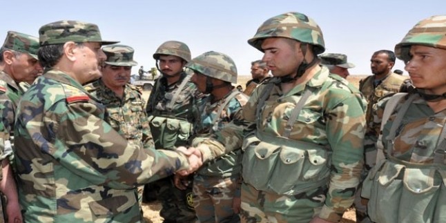 Suriye Savunma Bakanı Freyc, Bir Askeri Hava Üssüne Saha Gezisinde Bulundu