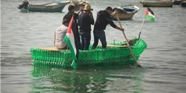 Gazzeli genç avukat plastik şişelerle tekne yaptı