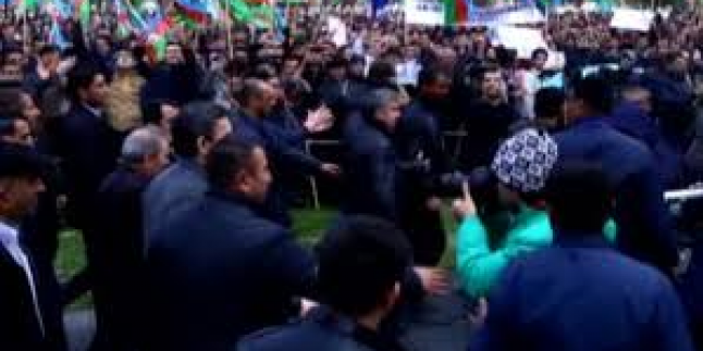 Azerbaycan’da Muhalifler protesto gösterileri düzenledi.