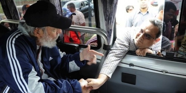 Fidel Castro, 14 ayın ardından ilk kez halkın arasında görüntülendi