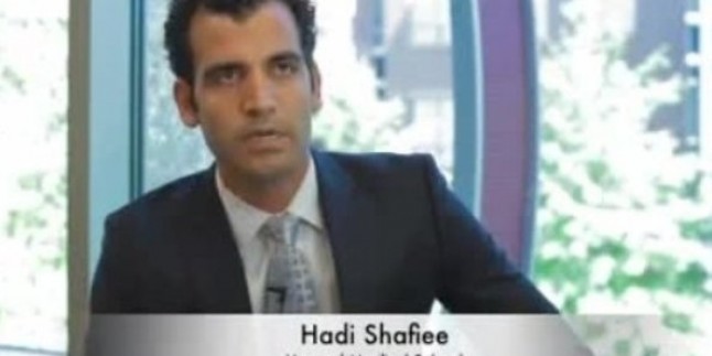 İranlı profesör Dr.Hadi Shafiee, cep telefonu ile AIDS teşhisi koyuyor.