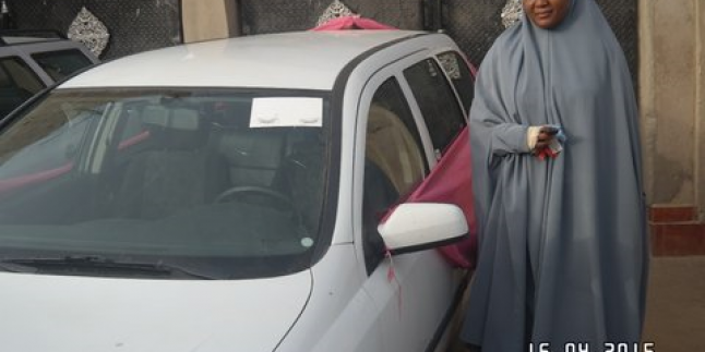 Nijerya’da Hz.Fatıma(as) ile ilgili makale yarışmasının birincisine araba hediye edildi