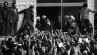 İran İslam Cumhuriyetinin Kurucusu İmam Humeyni, 71 Yıl Önce Bugün İlk Devrim Bildirisini Yayınladı