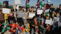 Gazzeliler ablukaya karşı gösteri düzenledi