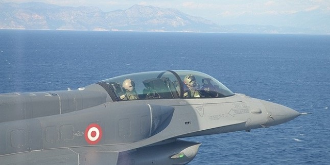 Türk Uçaklarının Hatay-Suriye Sınırında Suriye Ordusuna Ait Bir Hedefi Bombaladığı İddia Edildi