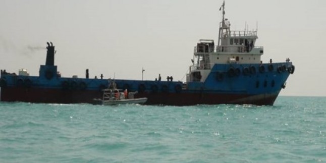 Fars körfezinde yakıt kaçakçısı tanker yakalandı
