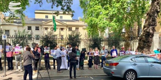 Arabistan’ın Londra büyükelçiliği önünde protesto gösterisi
