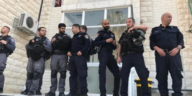 Siyonist İsrail Güçleri Kudüs’teki El-Muttalı’ Hastanesi’ne Baskın Düzenledi