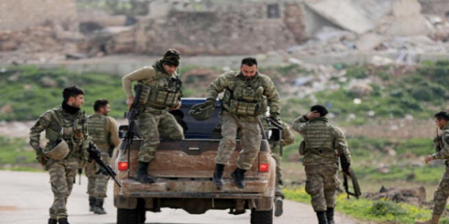 Suriye Ordusu Türkiye Sınırına Konuşlanıyor