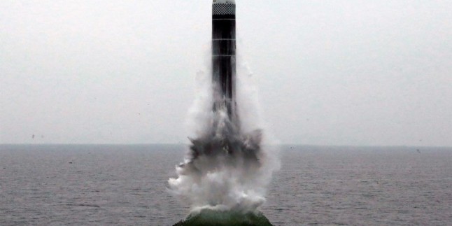 Kuzey Kore denizaltından balistik füze fırlattı