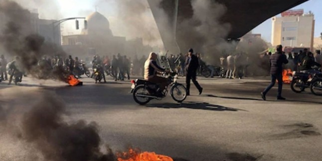 İran’ın Kerec ve Şiraz kentlerinde 180 gösterici gözaltına alındı