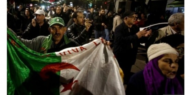 Cezayir’de onlarca muhalif gözaltına alındı