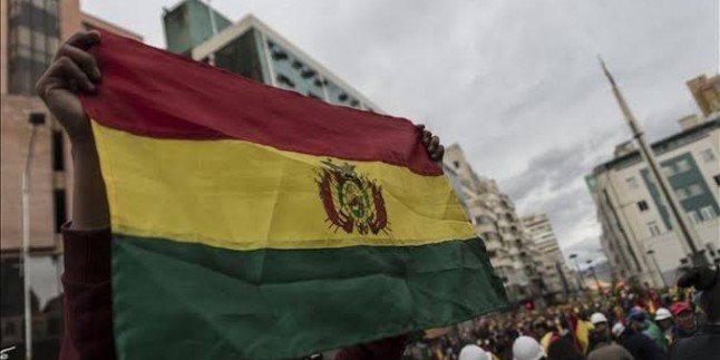 Bolivya’da “Anez” kendisini devlet başkanı ilan etti